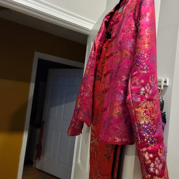 Satin like material pants set - Picture 4 of 16